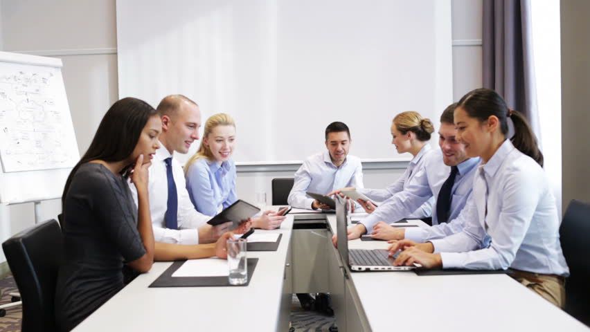 Empresarios en una m…