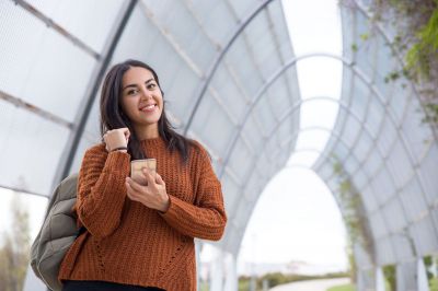 Perfil del Egresado Al concluir tu Bachillerato en línea desarrollarás: Aprendizaje autodidacta por iniciativa e interés propio Serás capaz de expresar y comunicar tus ideas con claridad Enfrentar problemas y retos aplicando las mejores decisiones tanto en el ámbito profesional como persona…